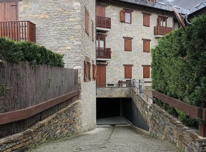 Esquia En Baqueira O Espot Y Visita Aigueestortes Y Alrededores
